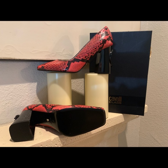 Roberto Cavalli size 7 red snake skin. - Picture 9 of 12